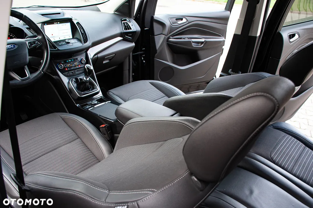 Ford Kuga 1.5 EcoBoost TITANIUM - 16