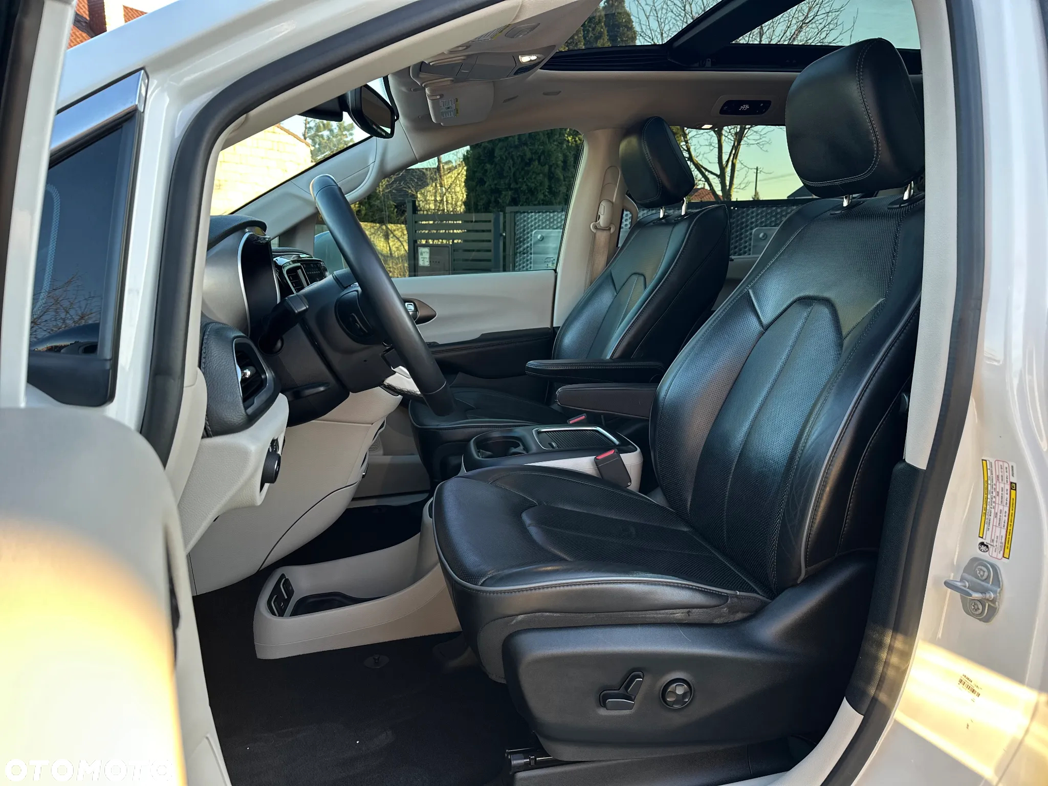 Chrysler Pacifica - 13