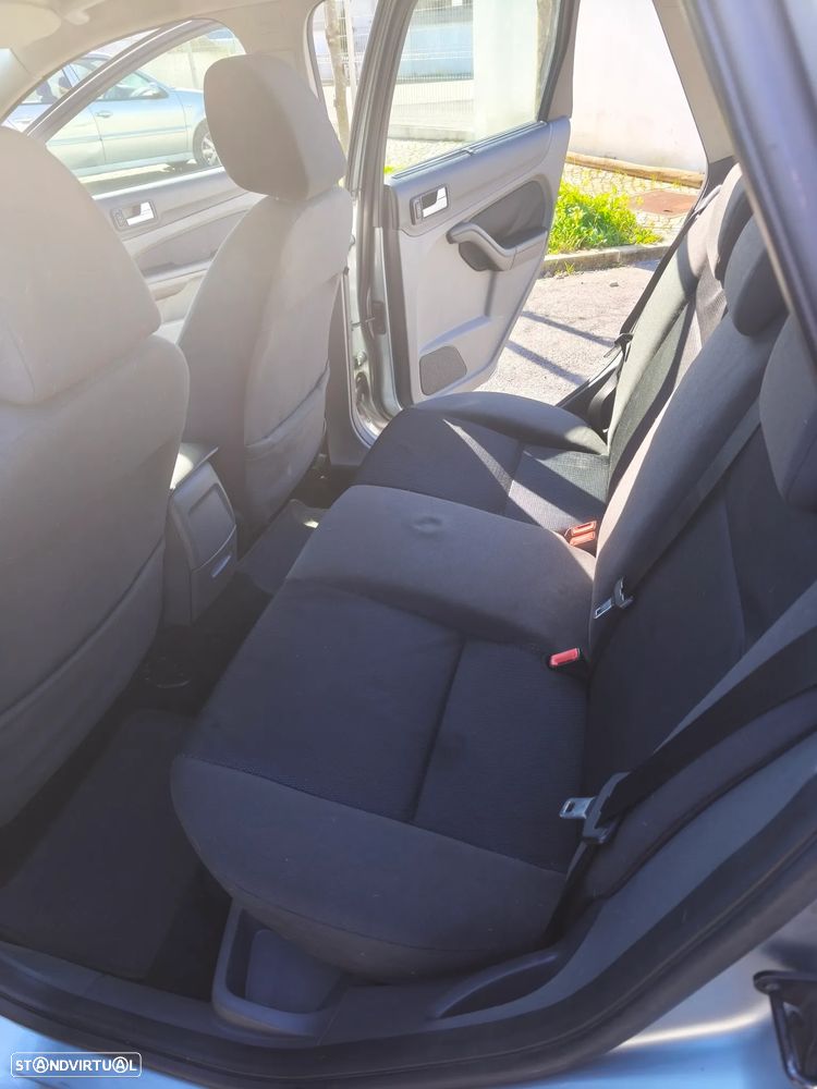 Ford Focus SW 1.6 TDCi Sport - 25