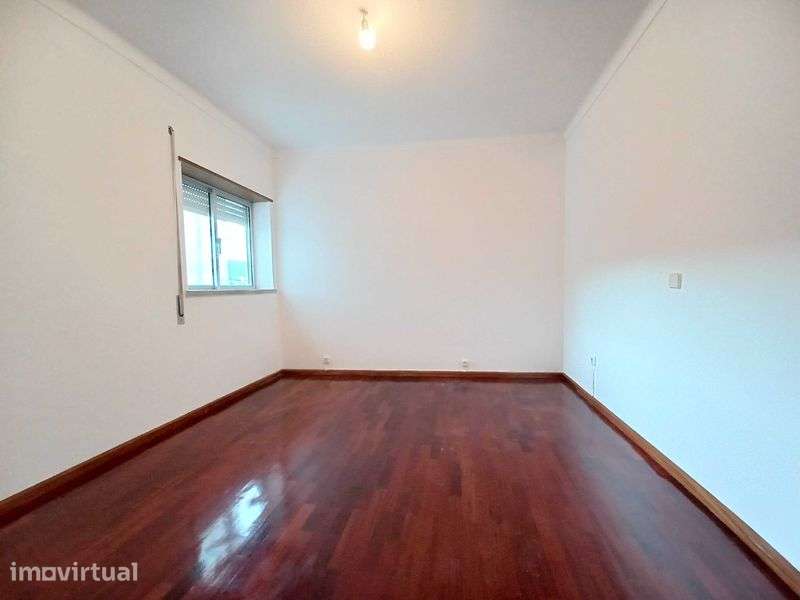 Apartamento T3 para arrendar com garagem e elevador - Mira de Aire - Grande imagem: 2/12
