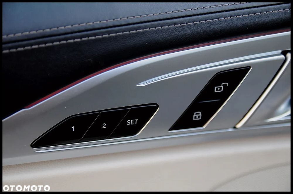 BMW Seria 8 840i - 25