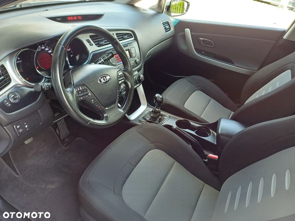 Kia Ceed 1.6 CRDi 128 Dream Team Edition - 19
