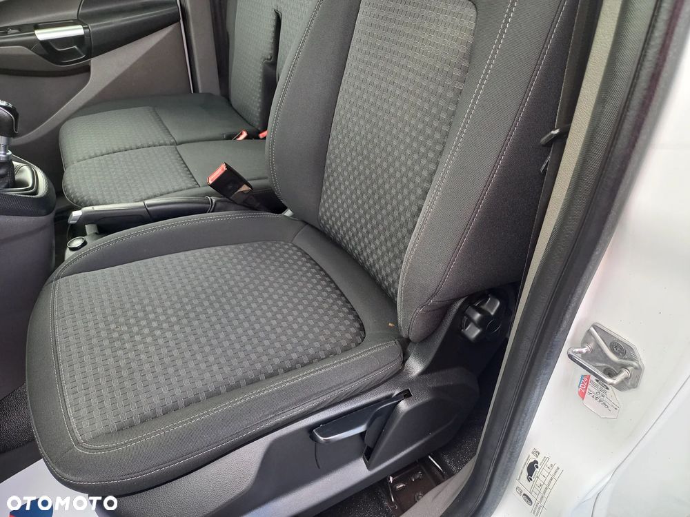 Ford Transit Connect - 23