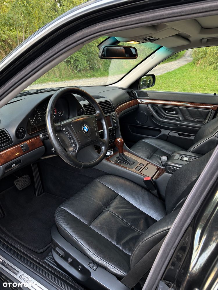 BMW Seria 7 - 8