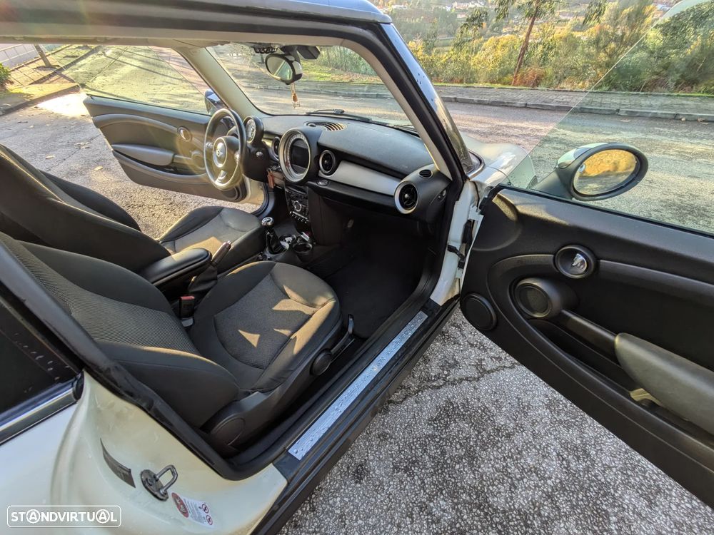 MINI 3 Portas Cooper D - 5