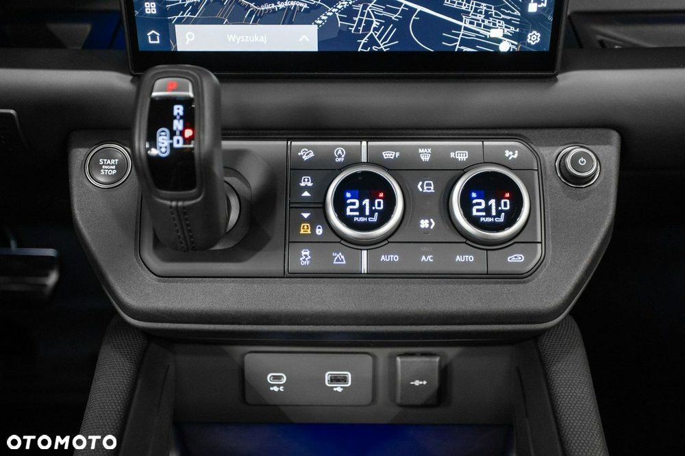 Land Rover Defender - 31