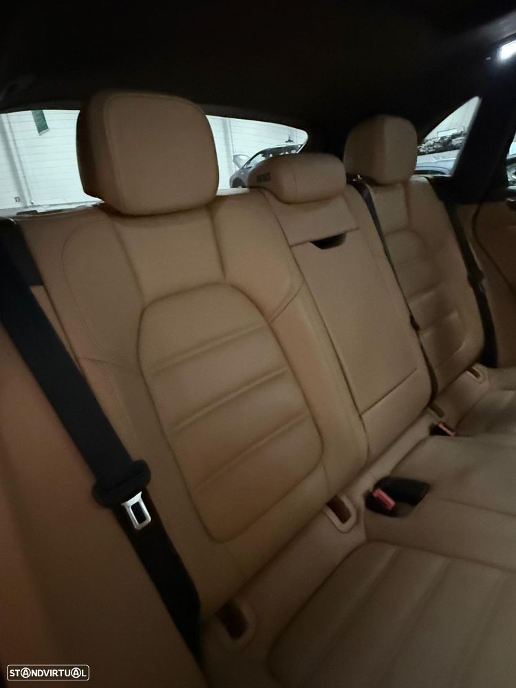 Porsche Macan Turbo - 23
