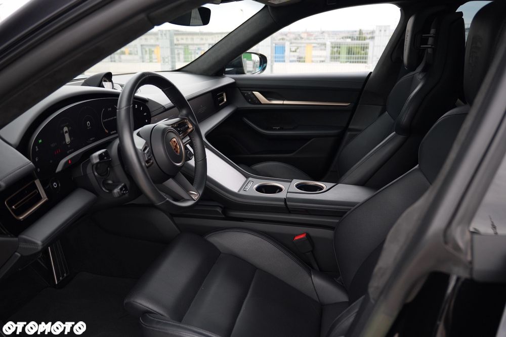 Porsche Taycan Turbo - 18