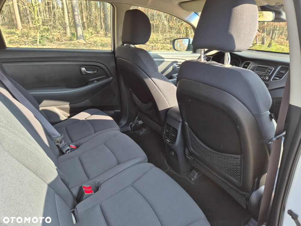Kia Carens 1.6 GDI L - 13
