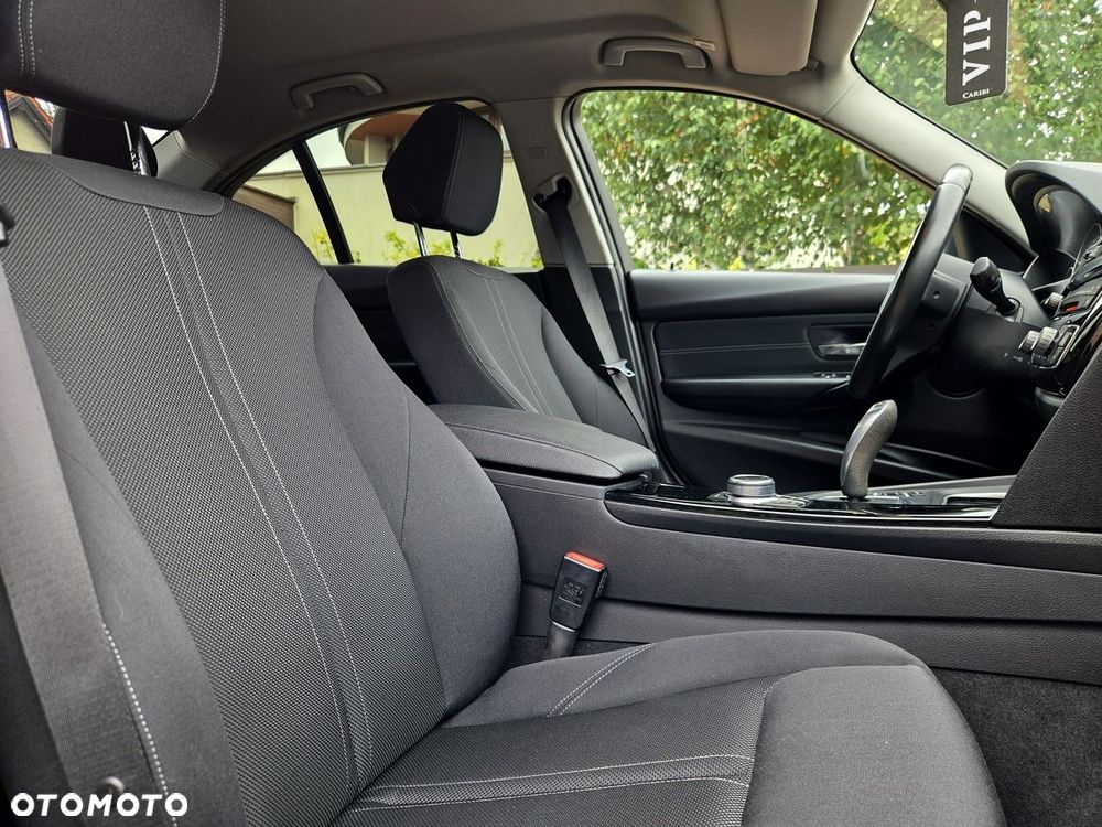 BMW Seria 3 318i - 7