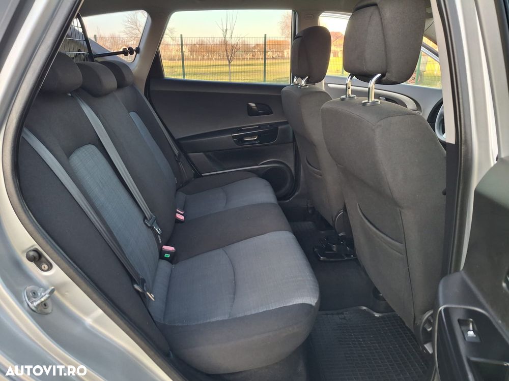 Kia Ceed 1.6 CRDi ISG Spirit - 9