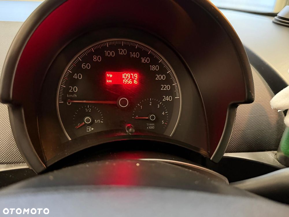 Volkswagen New Beetle - 26
