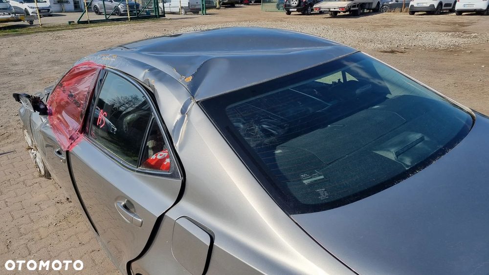 Lexus IS 300h Elegance - 17