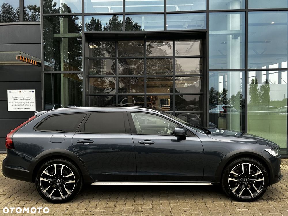 Volvo V90 Cross Country - 9