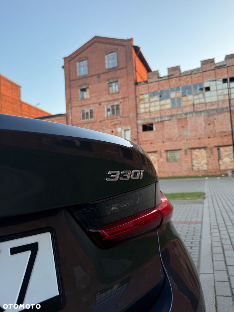 BMW Seria 3 330i xDrive Sport Line - 11