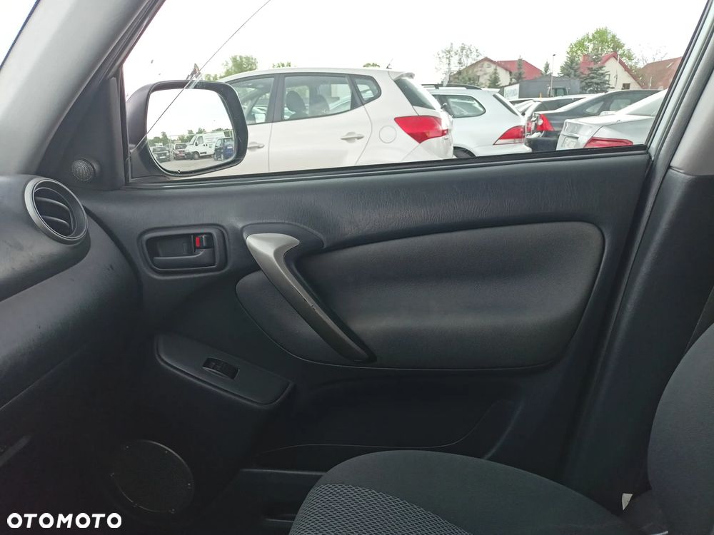 Toyota RAV4 2.0 VVT-i 4x4 - 13