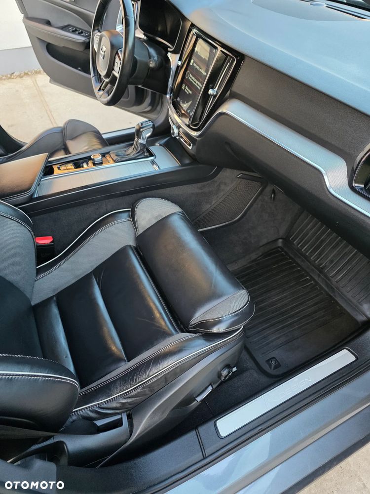 Volvo V60 D4 R-Design - 21
