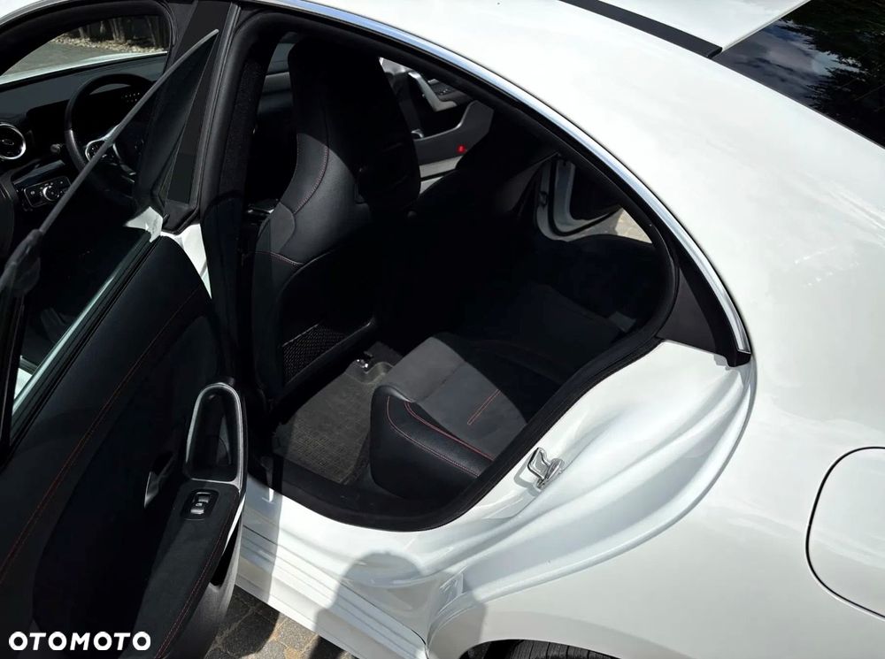 Mercedes-Benz CLA 250 E AMG Line 8G-DCT - 12