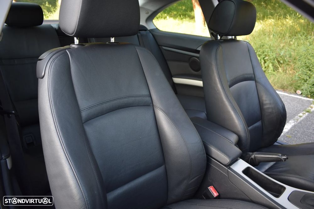 BMW 320 d Coupe Auto - 14