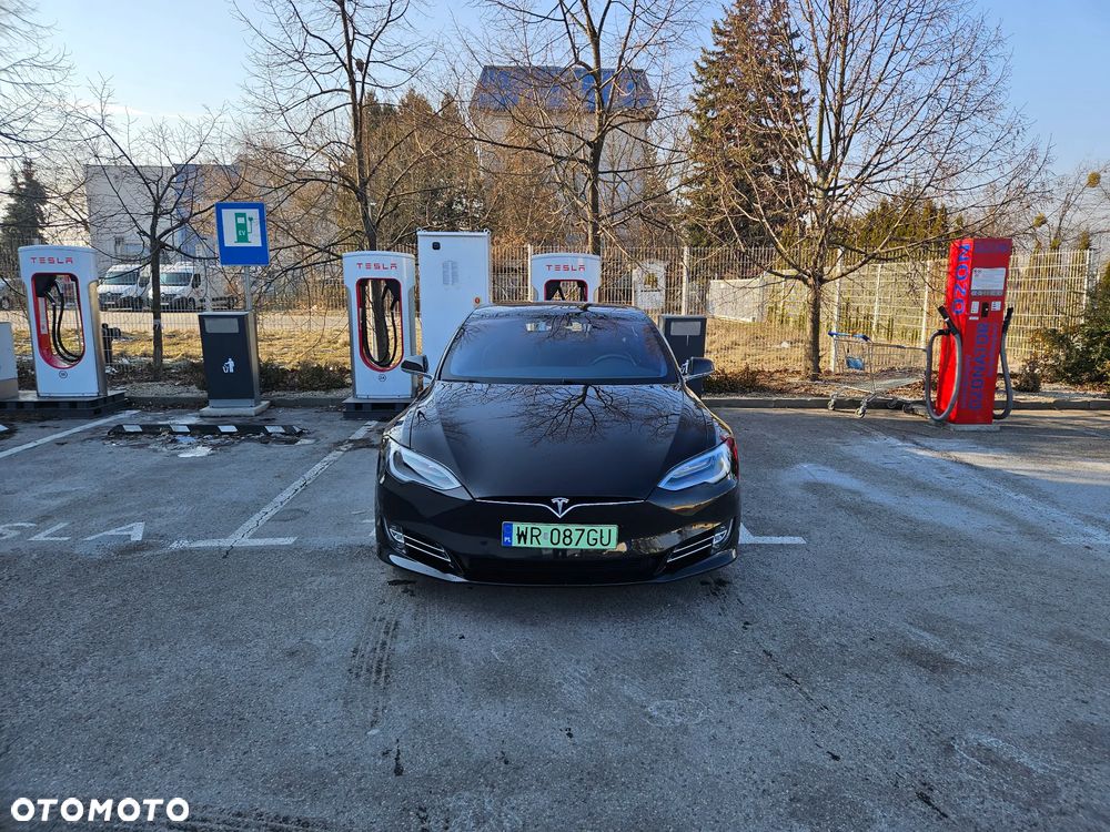 Tesla Model S - 3