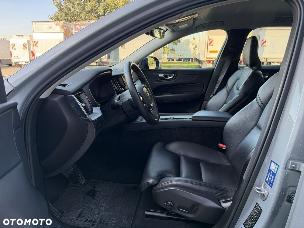 Volvo XC 60 B4 B Plus Dark - 11