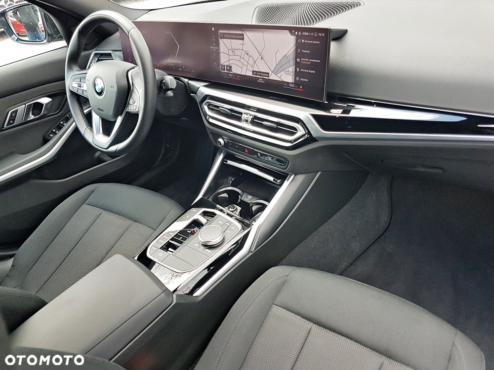 BMW Seria 3 330d xDrive mHEV - 24