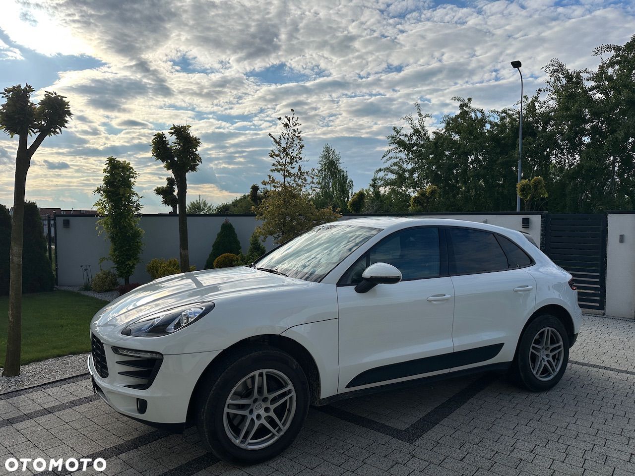 Porsche Macan Standard - 1