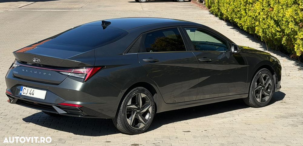 Hyundai Elantra - 6