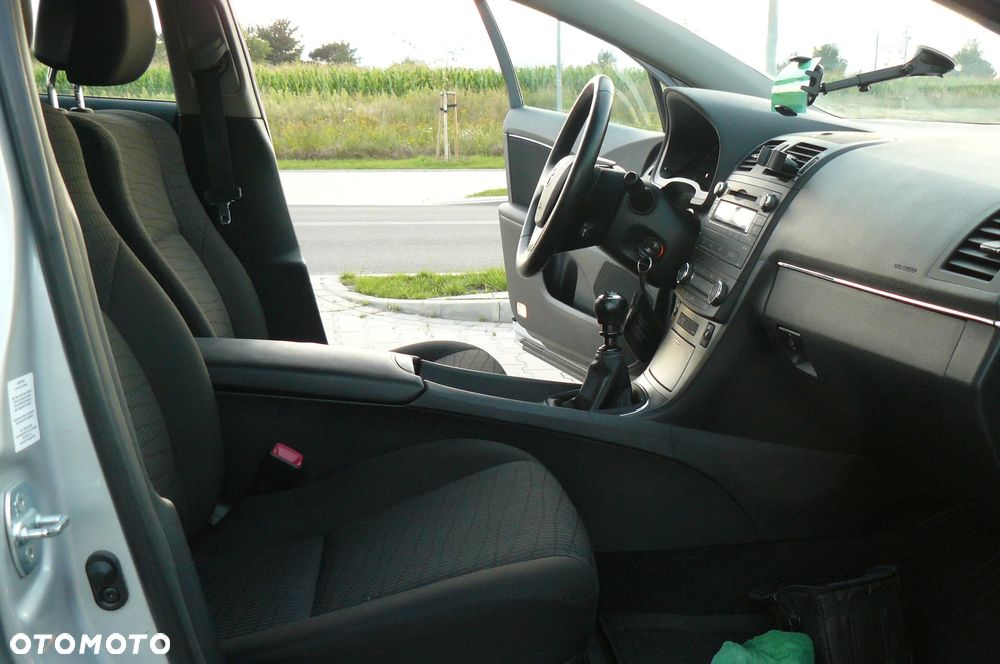 Toyota Avensis - 28