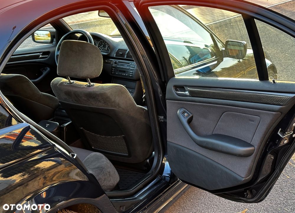 BMW Seria 3 330i - 12