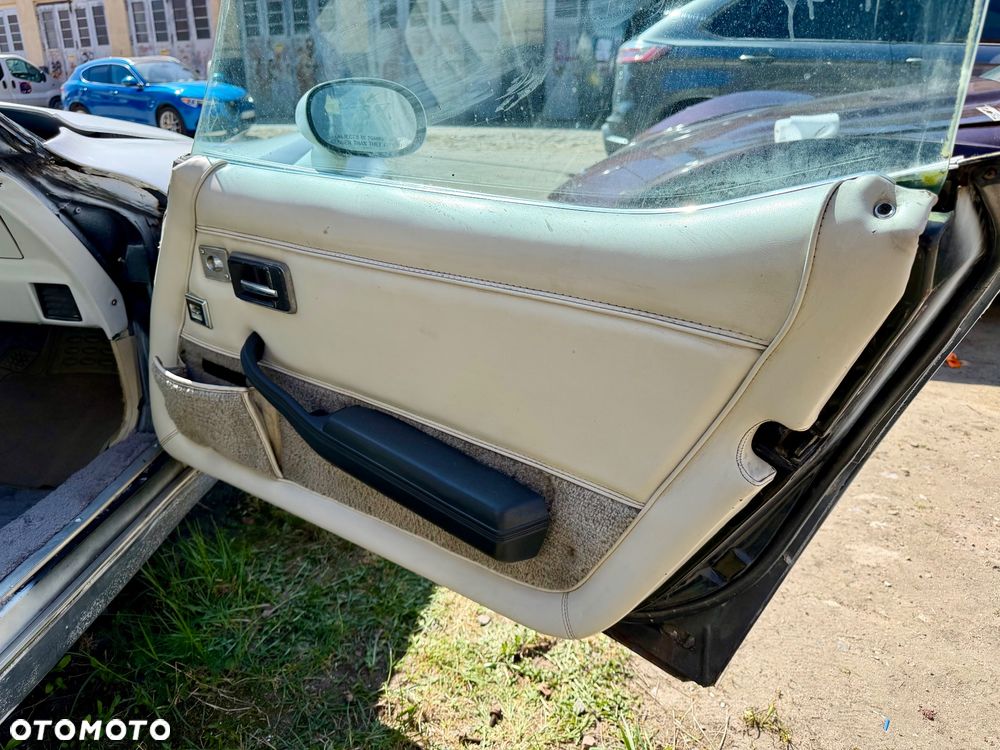 Chevrolet Corvette - 21