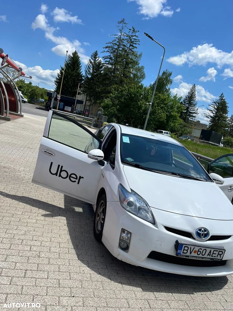 Toyota Prius (Hybrid) Sol - 4