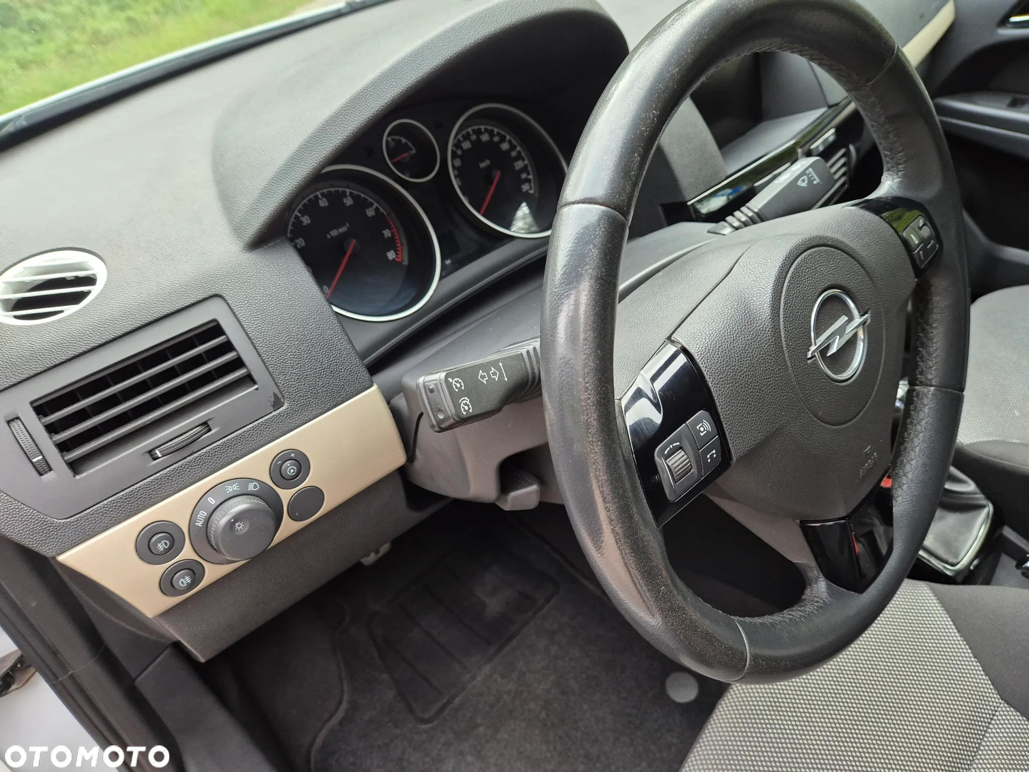 Opel Astra GTC 1.8 Sport - 24