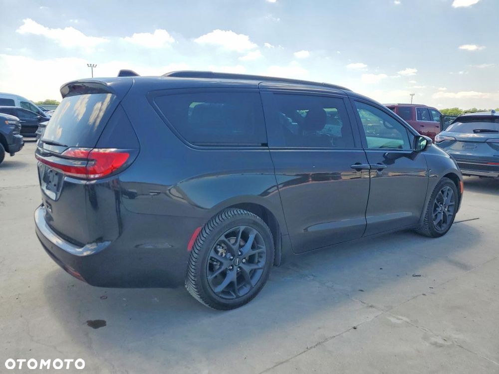 Chrysler Pacifica - 3