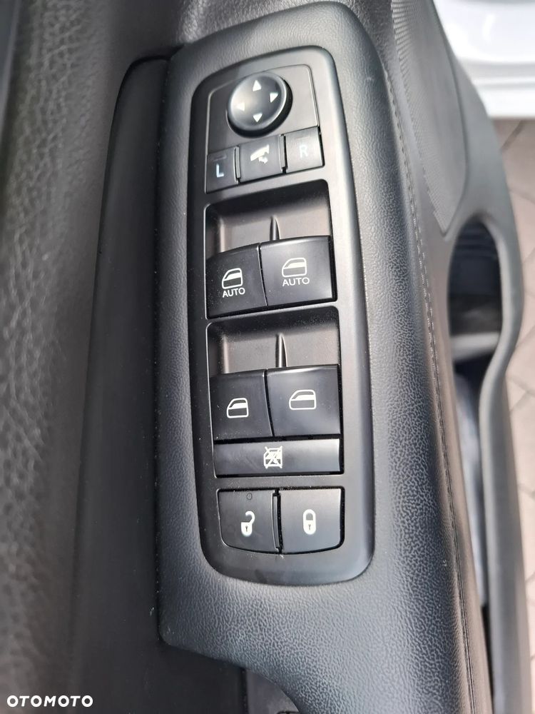 Jeep Grand Cherokee - 11