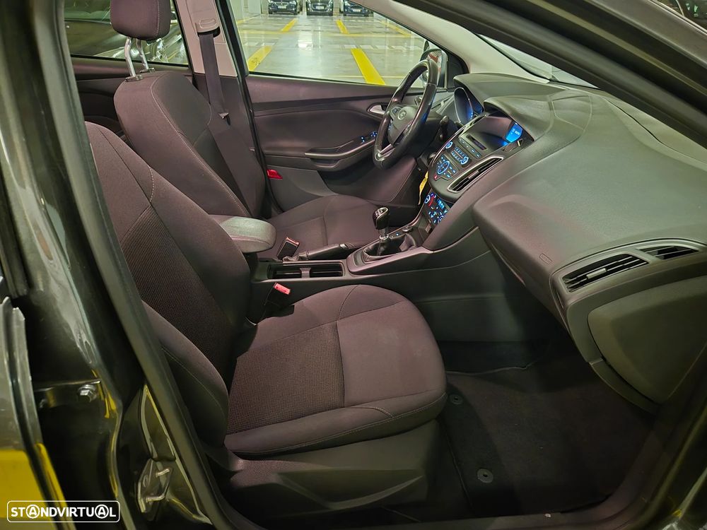 Ford Focus SW 1.5 TDCi EcoBlue Active - 29