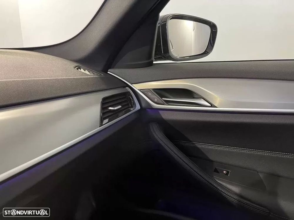 BMW 520 d Pack Desportivo M Auto - 34