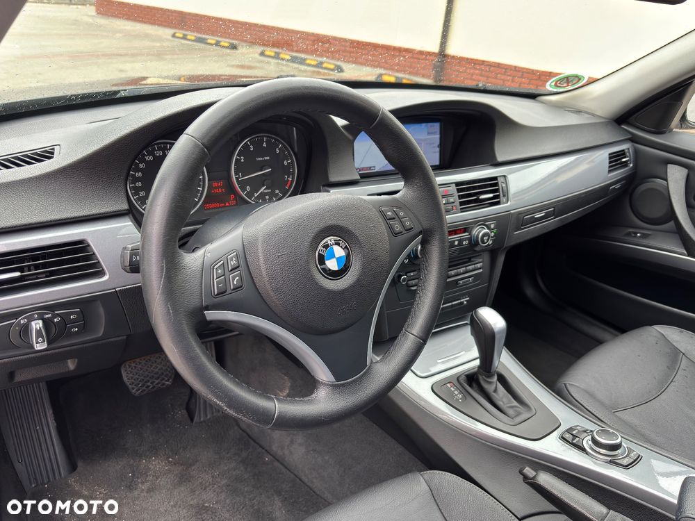 BMW Seria 3 320i - 40