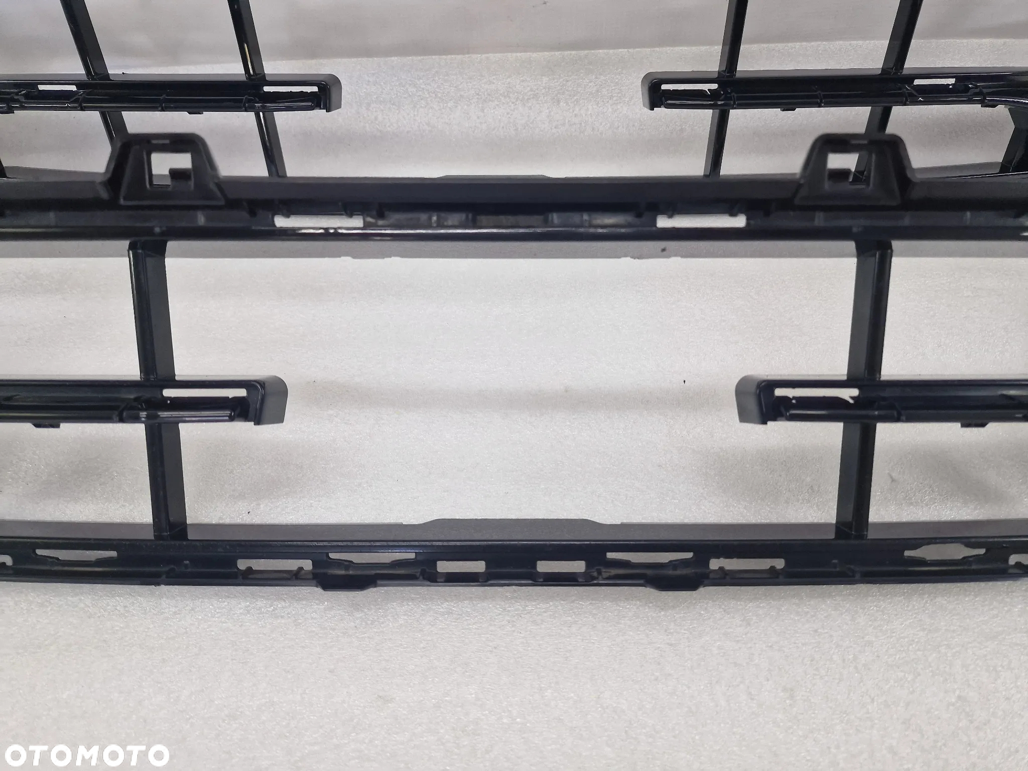 BMW 1 F40 SPORT 19- KRATKA ŚRODKOWA ZDERZAKA PRZEDNIEGO PRZÓD , NR 511117462937 / 17462937 / 211636 / 51117462936 / 7462936 ,  NR AUKCJI KR412 - 4