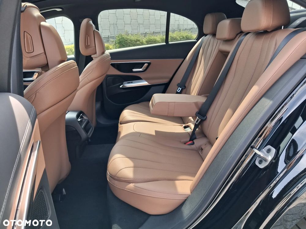 Mercedes-Benz Klasa E 200 mHEV 4-Matic AMG 9G-Tronic - 13
