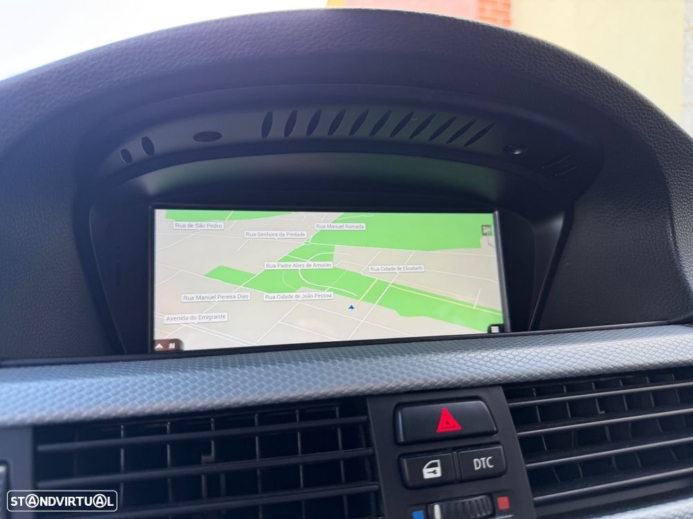 BMW 318 d Navigation Sport - 12