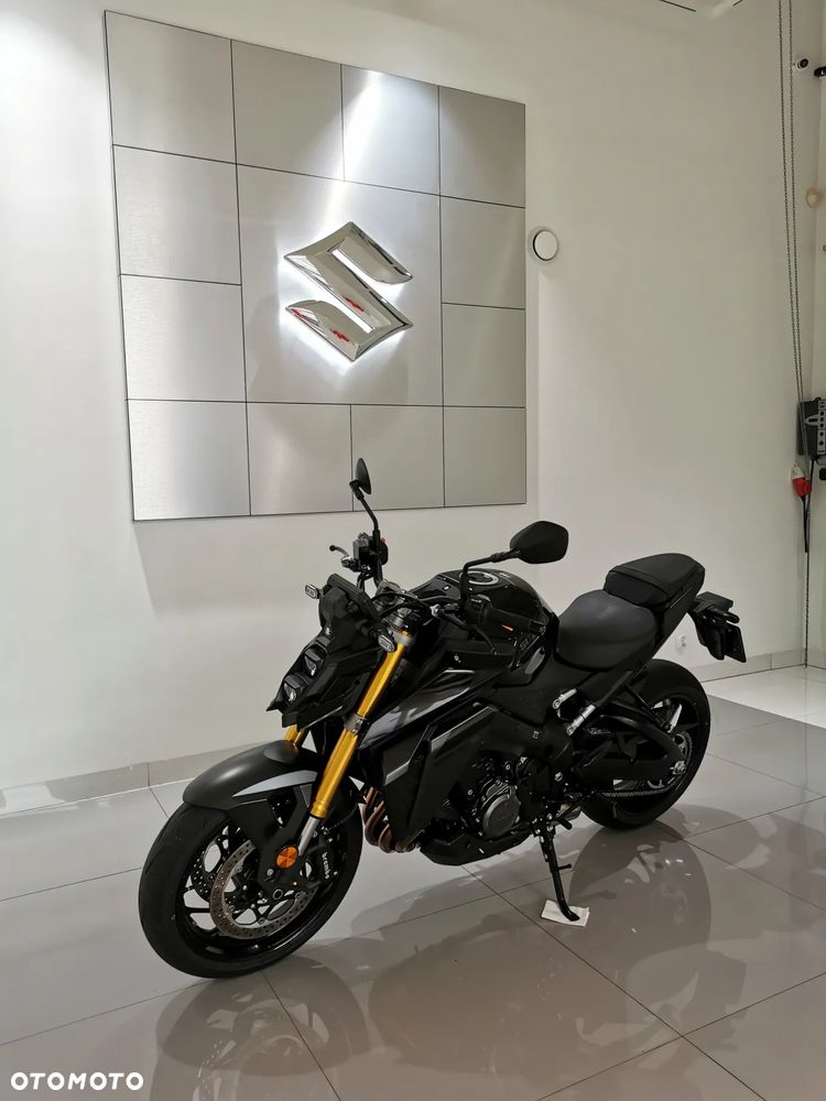 Suzuki GSX - 3