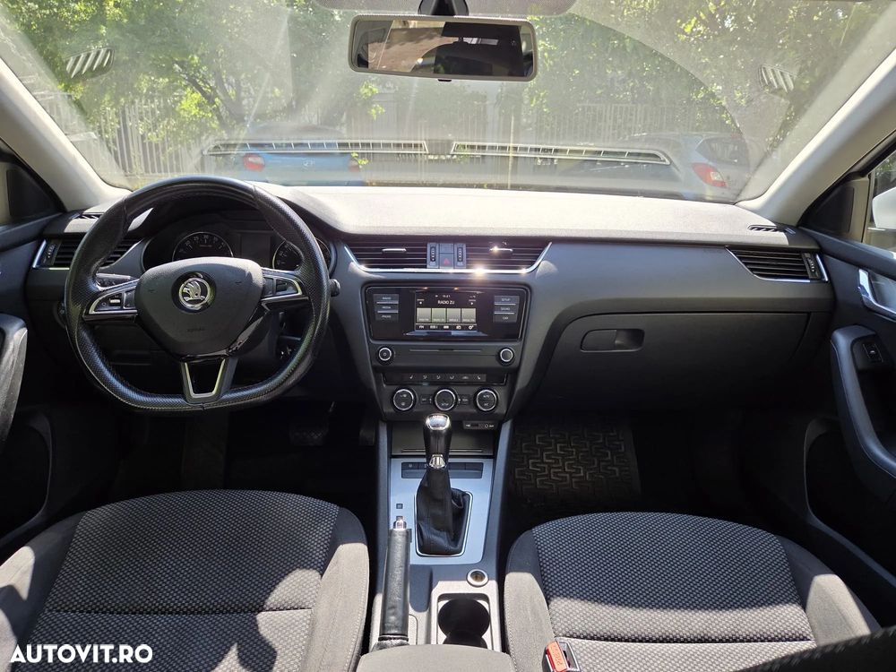 Skoda Octavia 2.0 TDI AMBITION DSG - 2