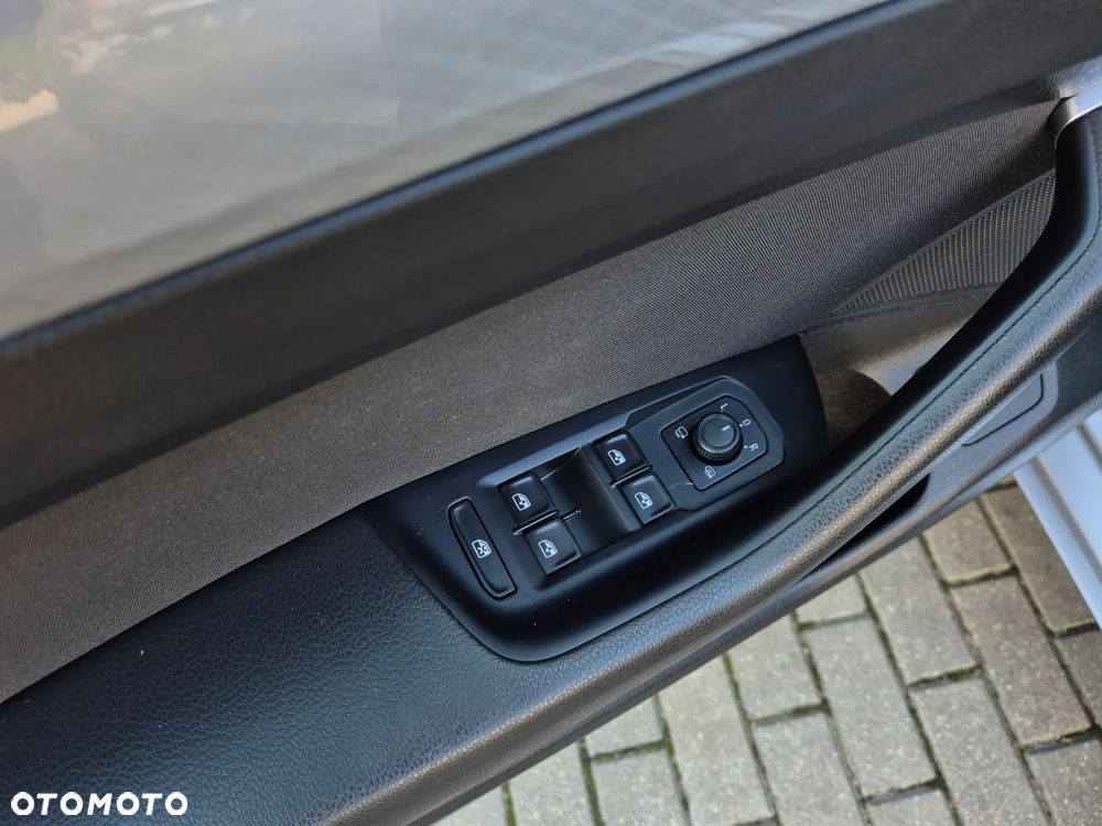 Volkswagen Passat 2.0 TDI SCR Comfortline - 16