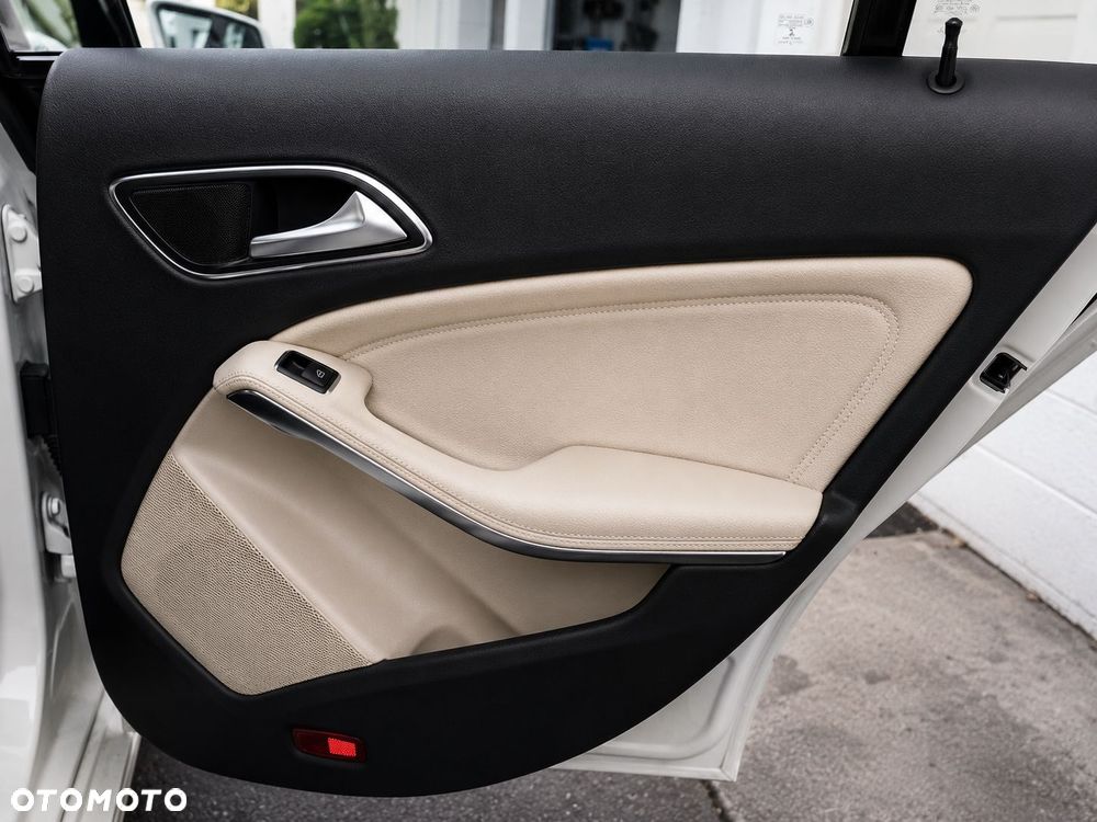 Mercedes-Benz CLA 250 4-Matic AMG Line - 28