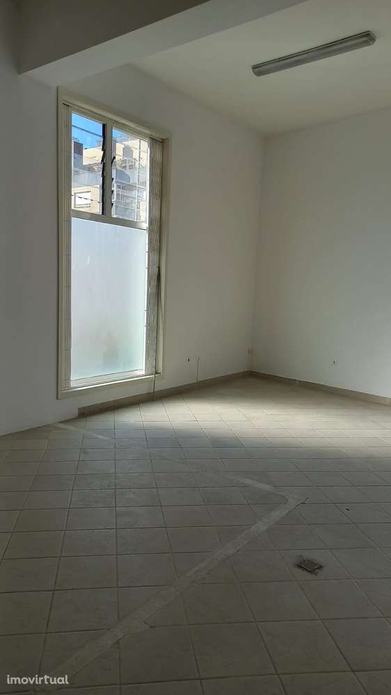 Armazém em Canidelo com estacionamento pavimentado - Grande imagem: 5/43