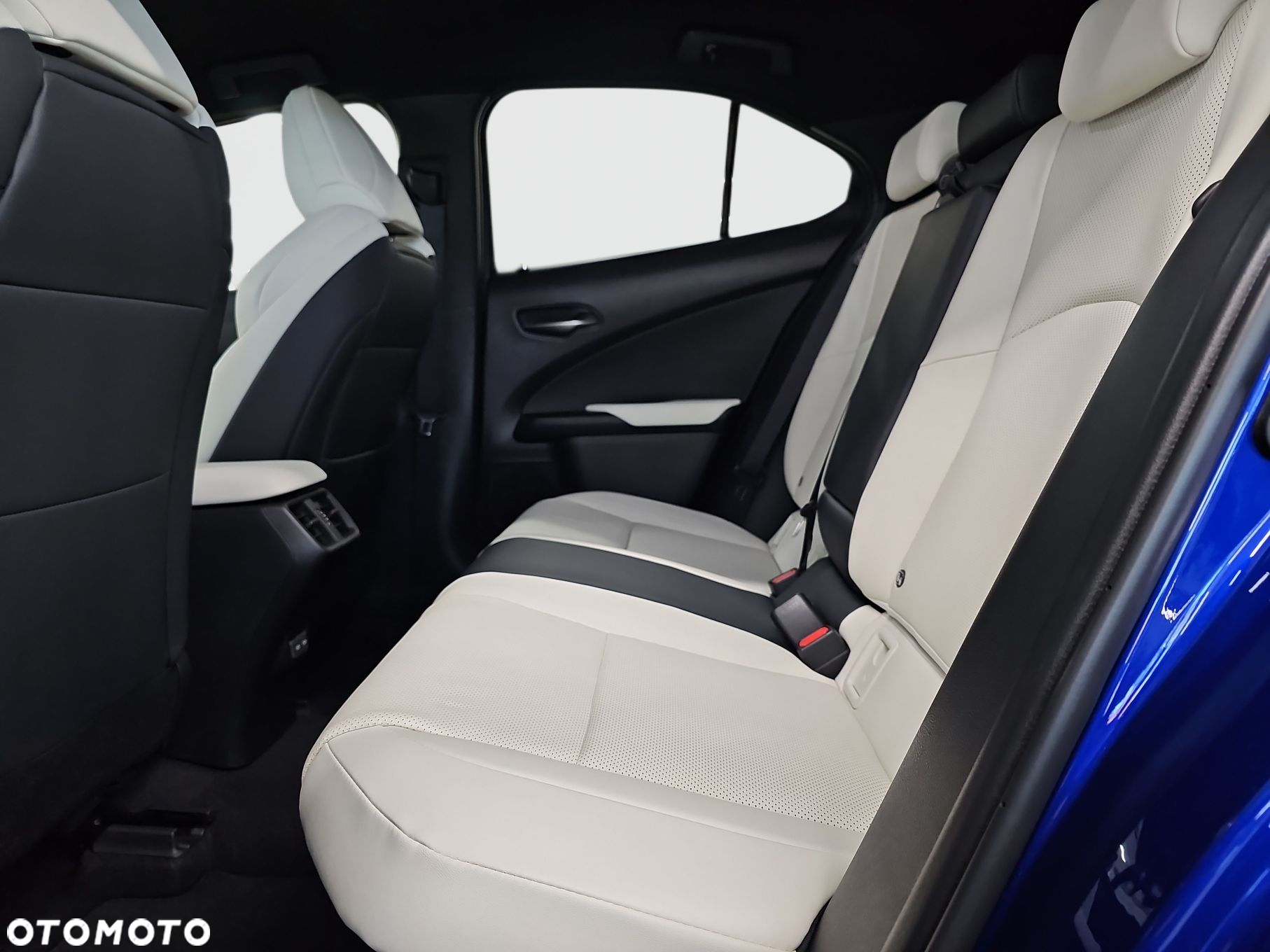 Lexus UX - 12