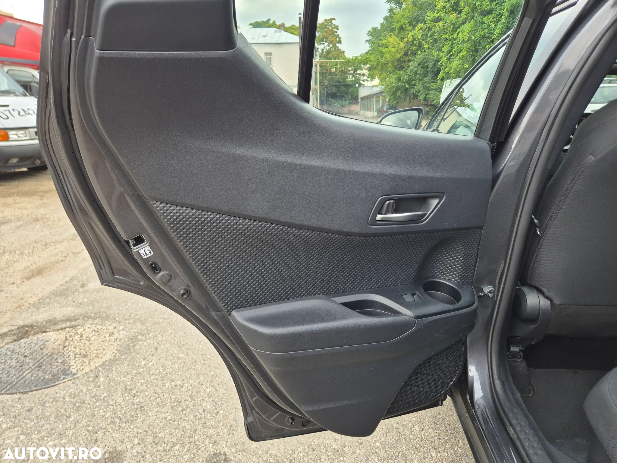 Toyota C-HR 1.8 Hybrid Business Edition - 18