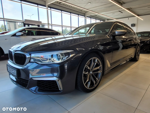 BMW Seria 5 M550i xDrive sport