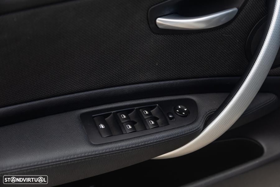 BMW 120 d Cabrio Limited Edition Lifestyle c/ M Sport Pack - 33